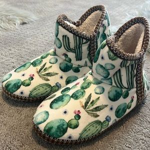 Blazin Roxx Brand new booty slippers M7/8